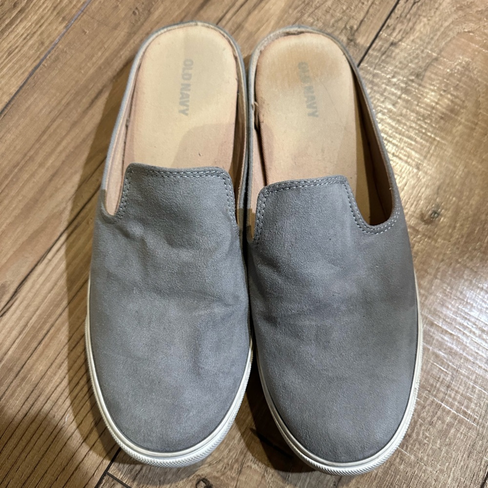 Old Navy Slip-On Grey Flats